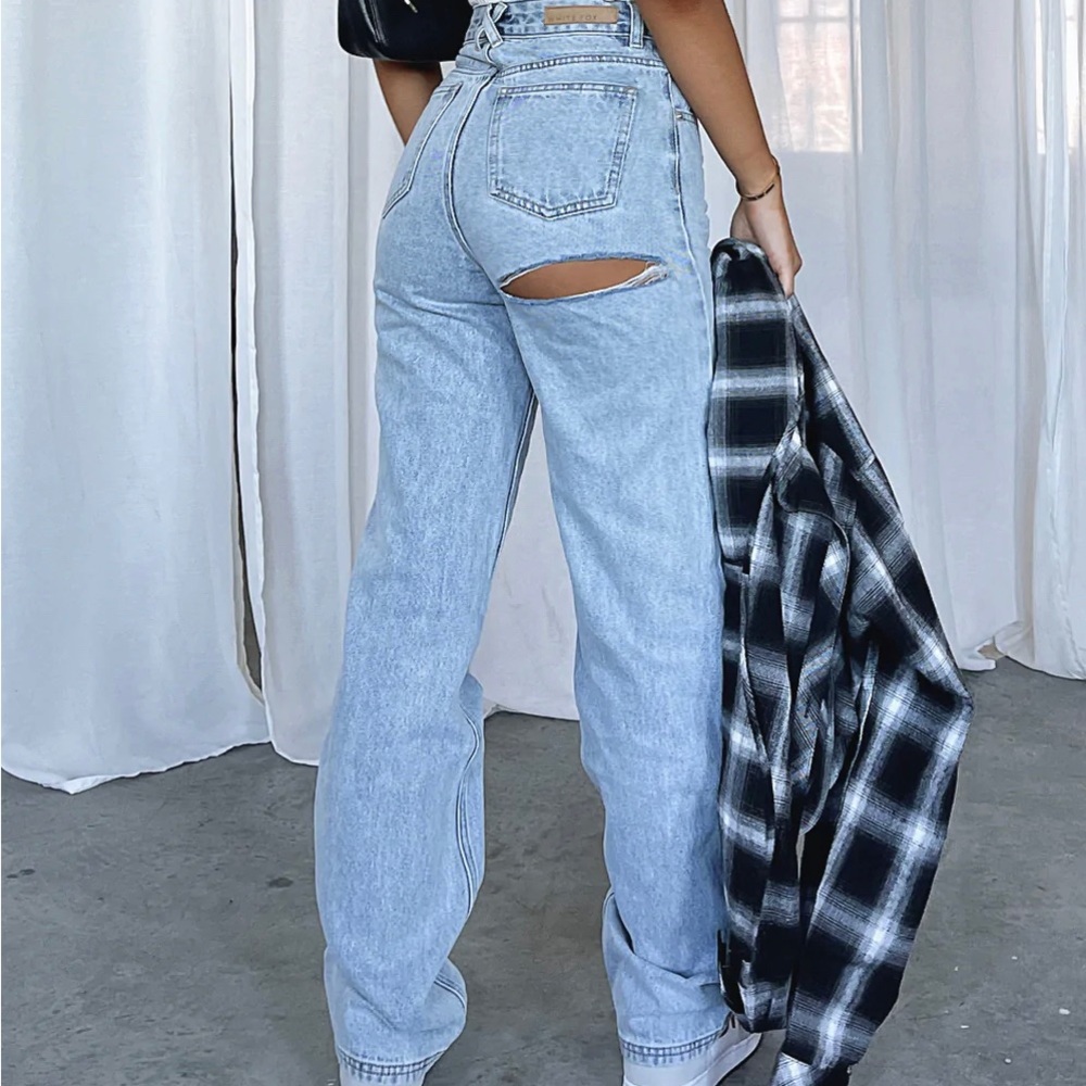 Butt rip jeans
